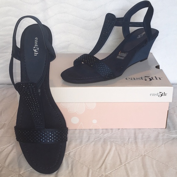 navy sandals size 11